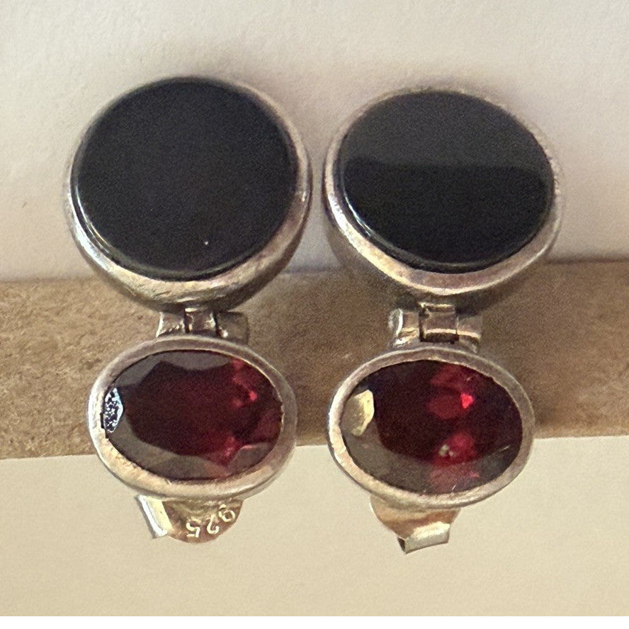 JCD Sterling Silver 925 Dangle Earrings garnet and onyx  Oval Stone post back