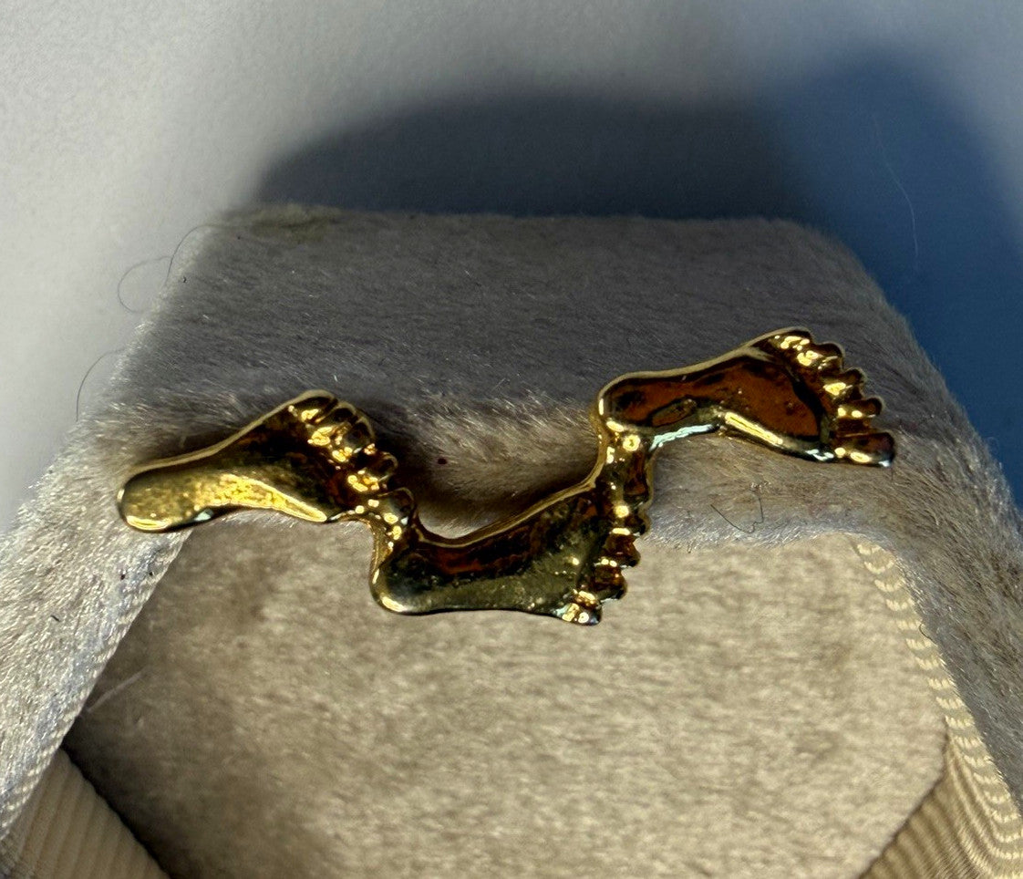 Gold Tone Metal Feet Novelty Pin Brooch No Stone 0.85in Footprint Design